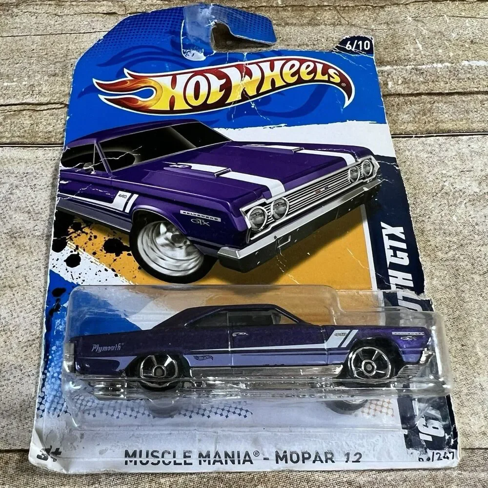 Hot Wheels 2012 Muscle Mania Mopar 67 Plymouth GTX Purple 166/247‎ V5573-07A1